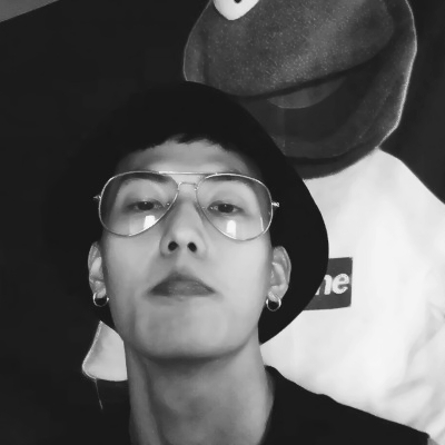 酷酷的丧头男真人黑白高清图片