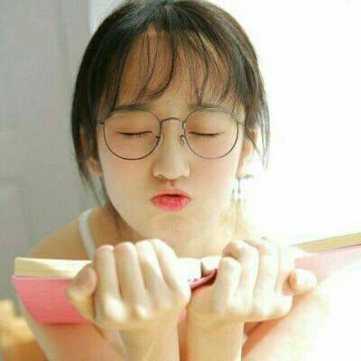 戴眼镜头像女生青春气质
