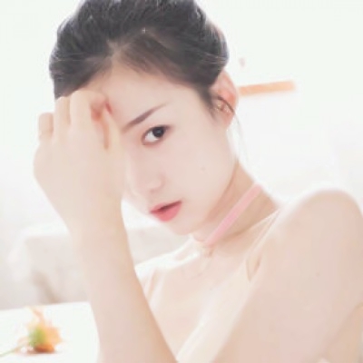 侧脸真人女生头像清新淡雅高清图片