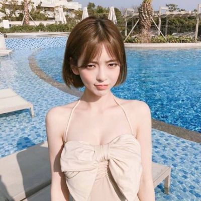 美女微信头像图片露肩的清新