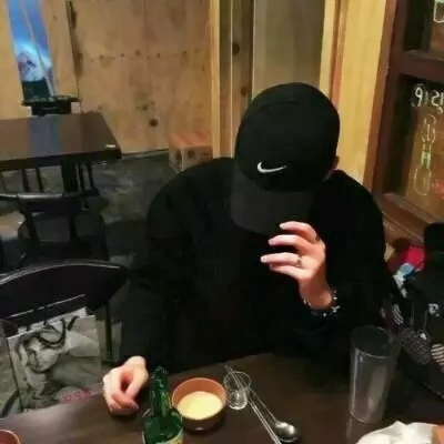 男生头像戴帽子的帅气高清图片