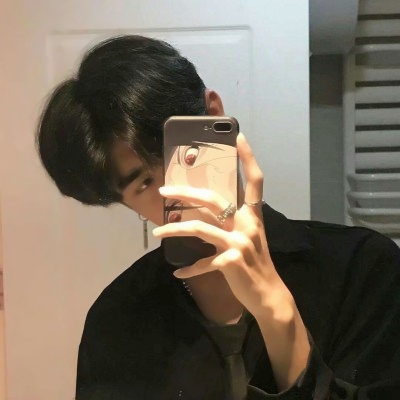 男头像拿手机图片挡脸