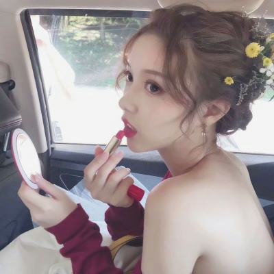 侧脸真人女生头像清新淡雅高清图片