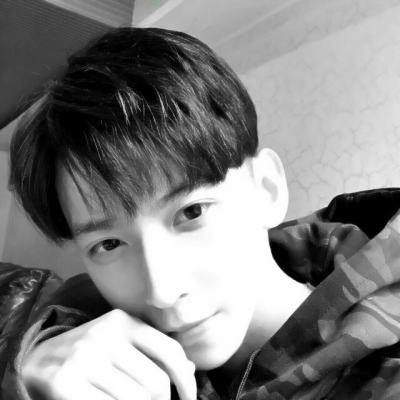 酷酷的丧头男真人黑白高清图片
