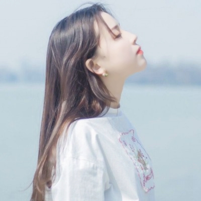 侧脸真人女生头像清新淡雅高清图片