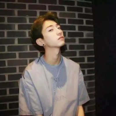 微信头像简单气质男生图片