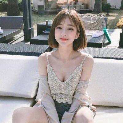 美女微信头像图片露肩的清新