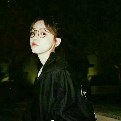 戴眼镜头像女生青春气质