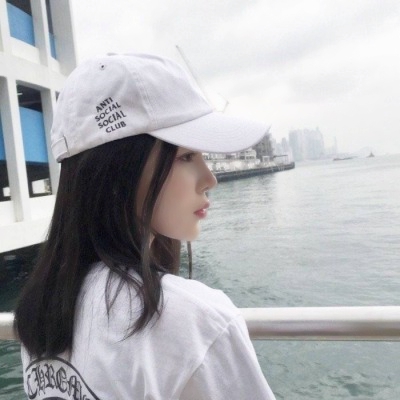 侧脸真人女生头像清新淡雅高清图片