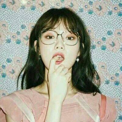 戴眼镜头像女生青春气质