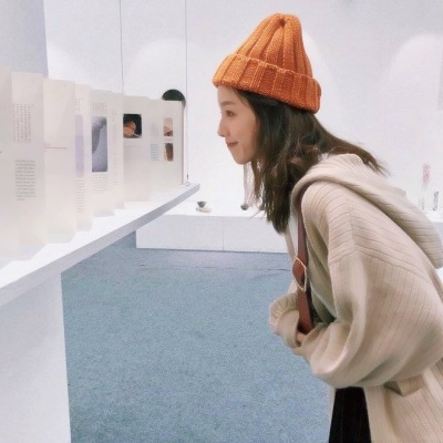 侧脸真人女生头像清新淡雅高清图片