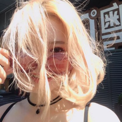 短发女生微信头像小清新图片