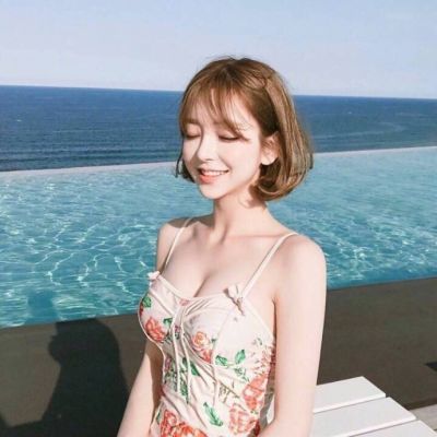 美女微信头像图片露肩的清新