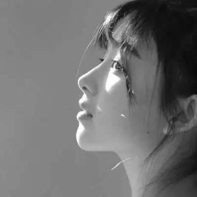 伤感头像黑白女生高冷微信高清图片