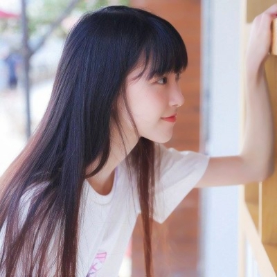侧脸真人女生头像清新淡雅高清图片