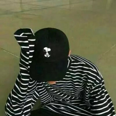 男生头像戴帽子的帅气高清图片