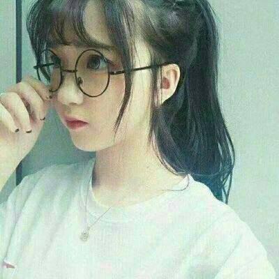 戴眼镜头像女生青春气质