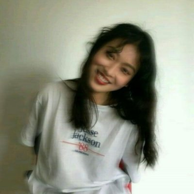 有点模糊的精致女头像图片