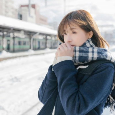 冬天唯美阳光女生头像图片