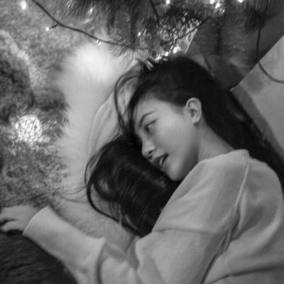 女生冷漠真人黑白头像图片