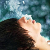 伤感颓废头像男生抽烟喝酒图片
