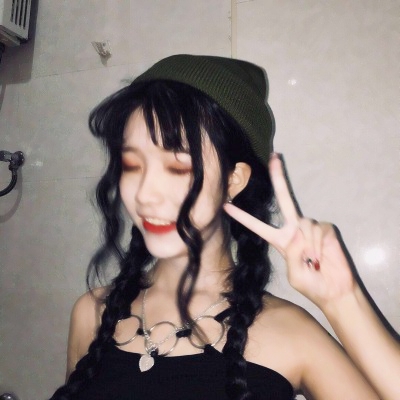 清新可爱的闺蜜头像三张一人一个高清图片