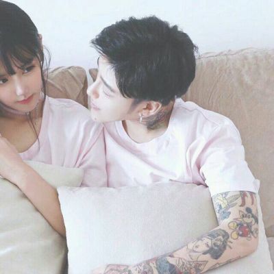 qq情侣头像亲吻两人两张图片