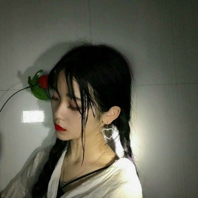 女生头像真人忧郁伤感