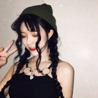 清新可爱的闺蜜头像三张一人一个高清图片