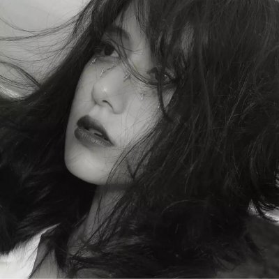 女生黑白头像伤感高冷高清图片