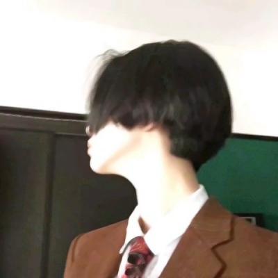真人女生短发复古头像图片