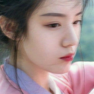 有点模糊的精致女头像图片