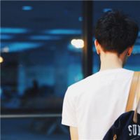 男的头像帅气的背影图片
