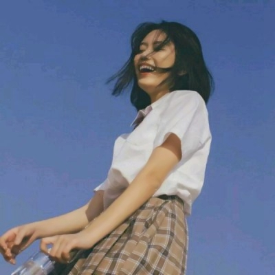 真人女生短发复古头像图片
