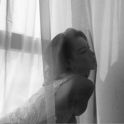 女生冷漠真人黑白头像图片