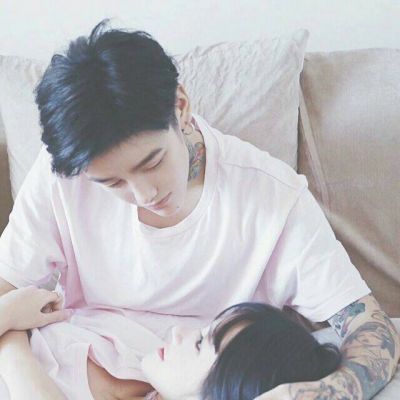 qq情侣头像亲吻两人两张图片