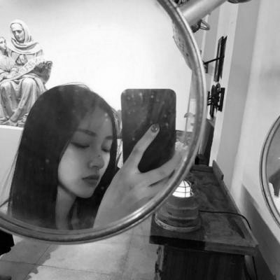 qq黑色头像图片女