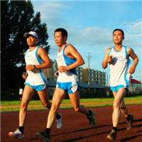 阳光下跑步头像男