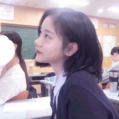 qq头像女生2025最潮流图片