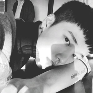 帅气男生黑色qq头像图片