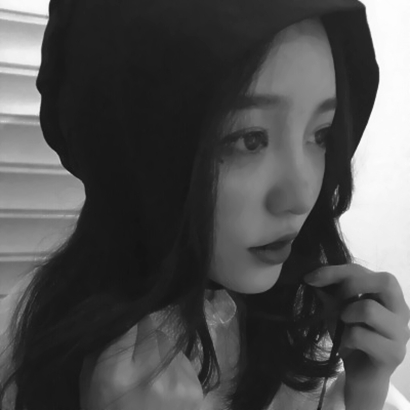 女头2025最新版暗系黑白图片