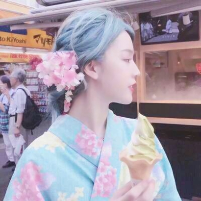 2025女生最流行的头像图片