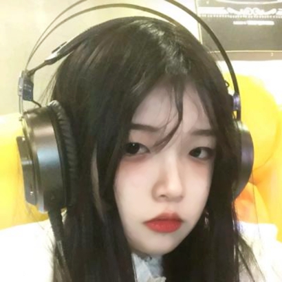 2025微信头像女潮流真人图片