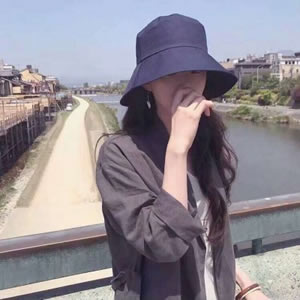2025年最火挡脸女生头像图片