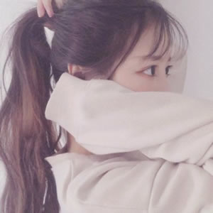 2025年最火挡脸女生头像图片