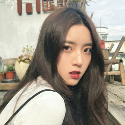 2025最流行洋气头像女生真人图片