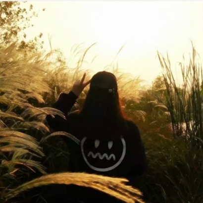 情侣专属背影头像一男一女两张图片