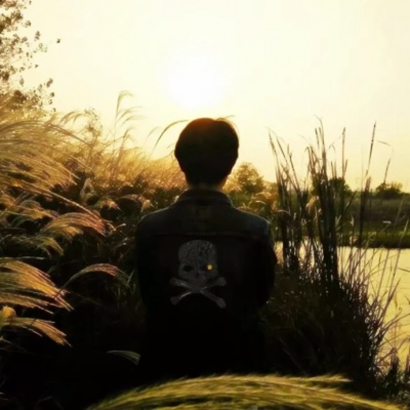 情侣专属背影头像一男一女两张图片