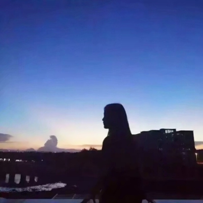 情侣专属背影头像一男一女两张图片