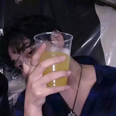 2025帅气男生头像图片